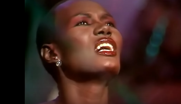 Grace Jones -La Vie En Rose 